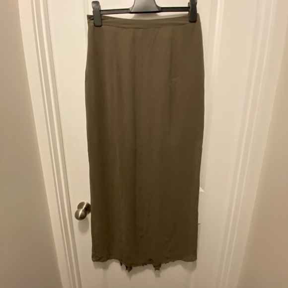 Pleated skirt with slits - Picture 2 of 4